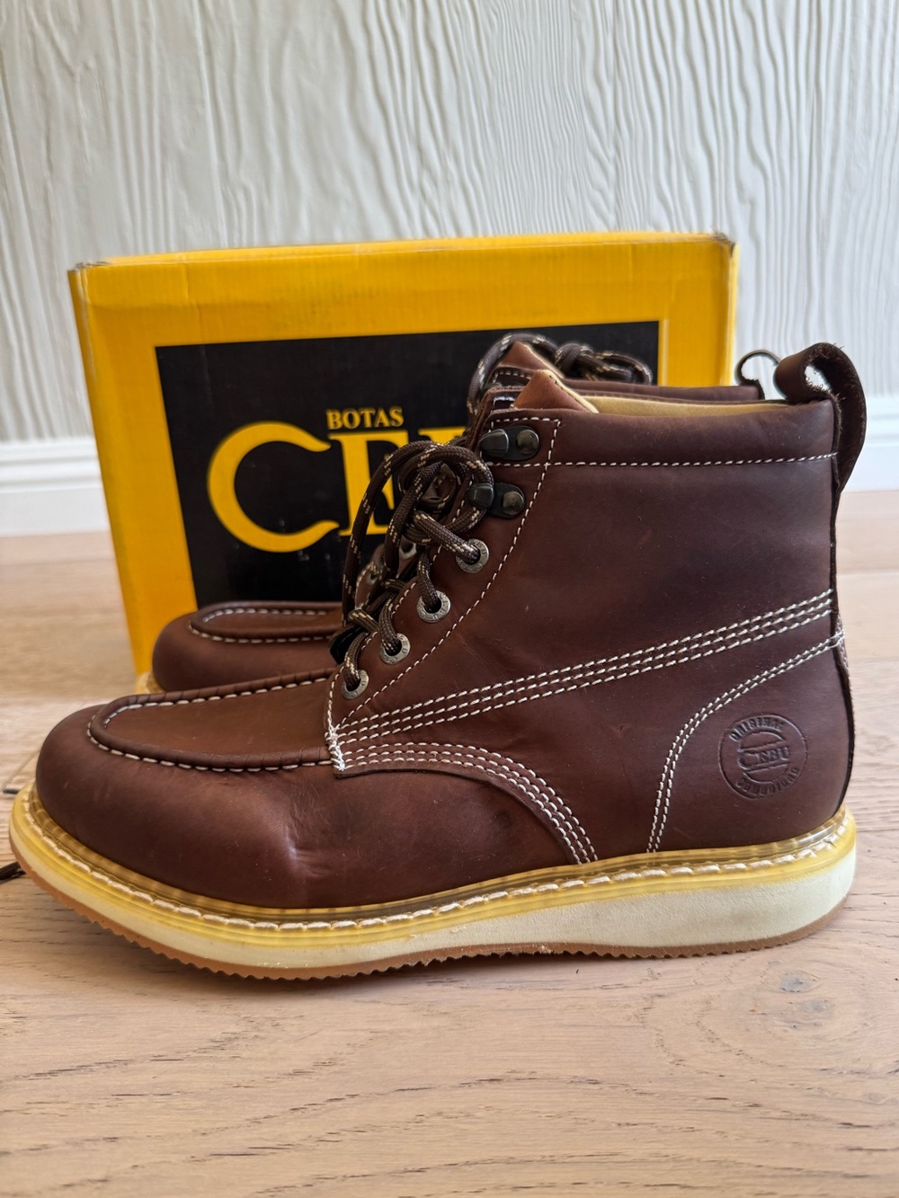 CEBU Men's Brown Leather Moc Toe Work Boots Sz: 8 Oil & Slip Resistant